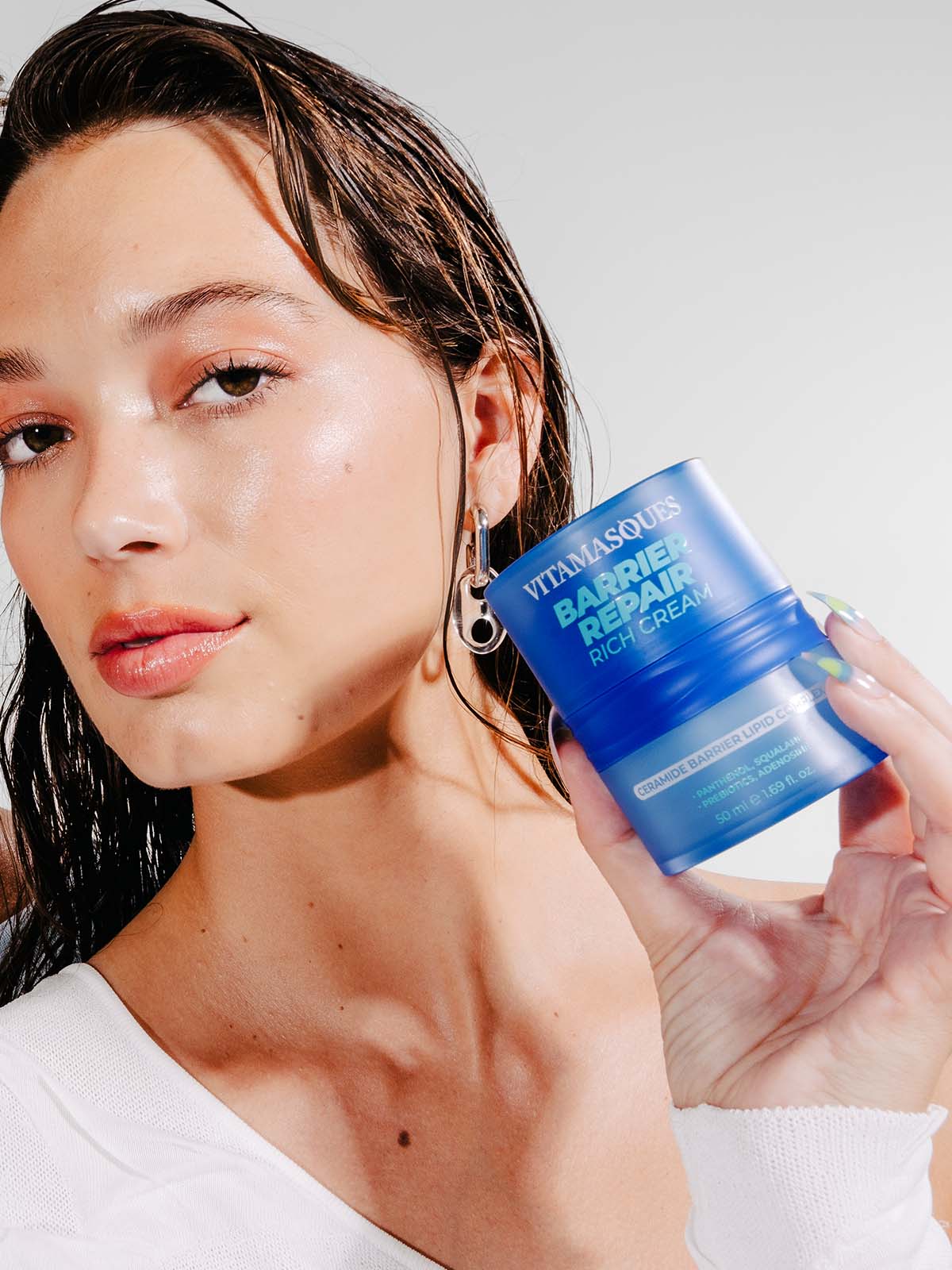 Vitamasques Barrier Rich Repair Cream results: Deep hydration and a strengthened skin barrier leave your skin radiant and with a healthy, youthful look.